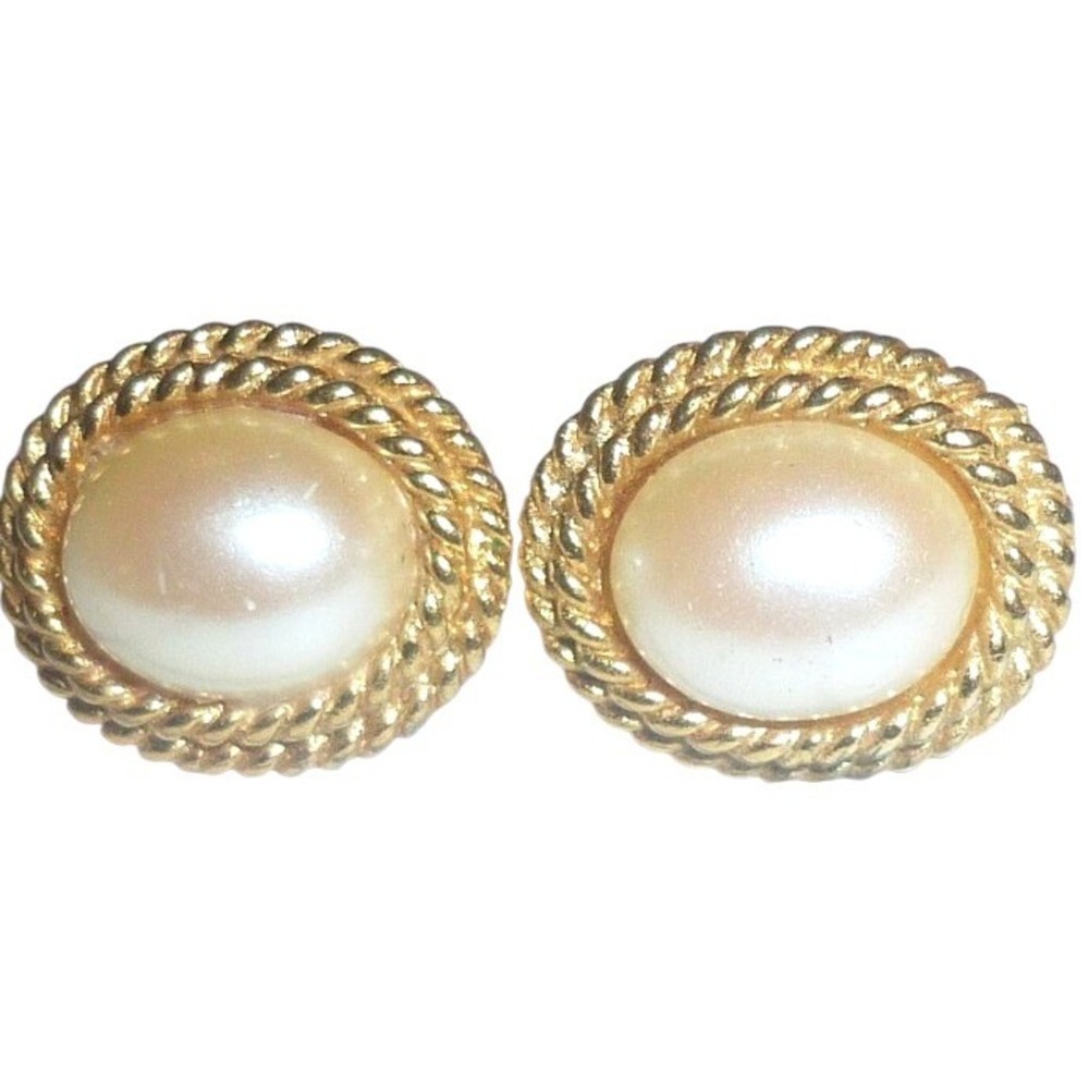 Richelieu Vintage Gold Tone Faux Pearl Round Rope Border Clip On Earrings
